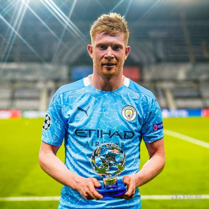 皮衣配圣诞帽！意大利Coser演绎《鬼泣5》圣诞但丁