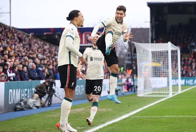 曼联消息人士称，尽管主教练是俱乐部生态系统的核心部分，但他并不凌驾于体系之上，协作性的工作方式和架构对于取得成功至关重要[@TelegraphDucker]。 来源：utdreport