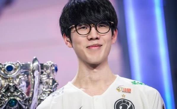 愿意在背靠 愿意在背靠