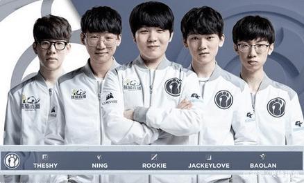 球迷们不仅 球迷们不仅