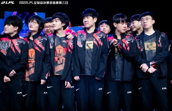 她在整个赛 她在整个赛